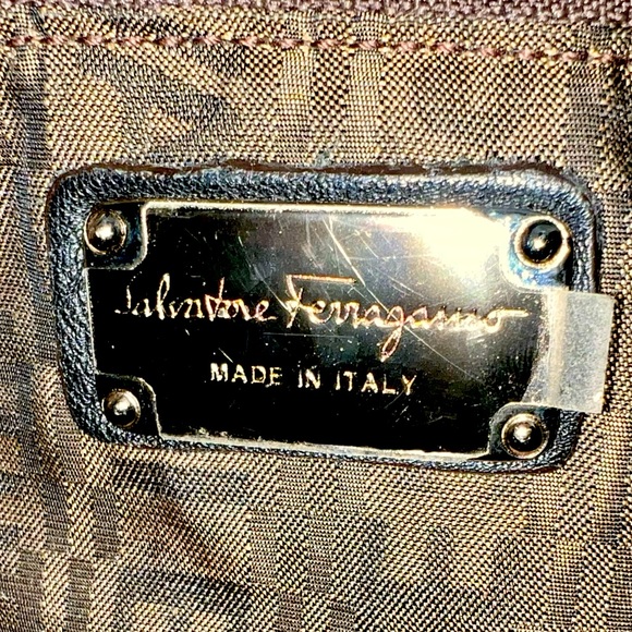 SALVATORE FERRAGAMO TOTE BAG IN BLACK PATENT LEATHER - Picture 10 of 10